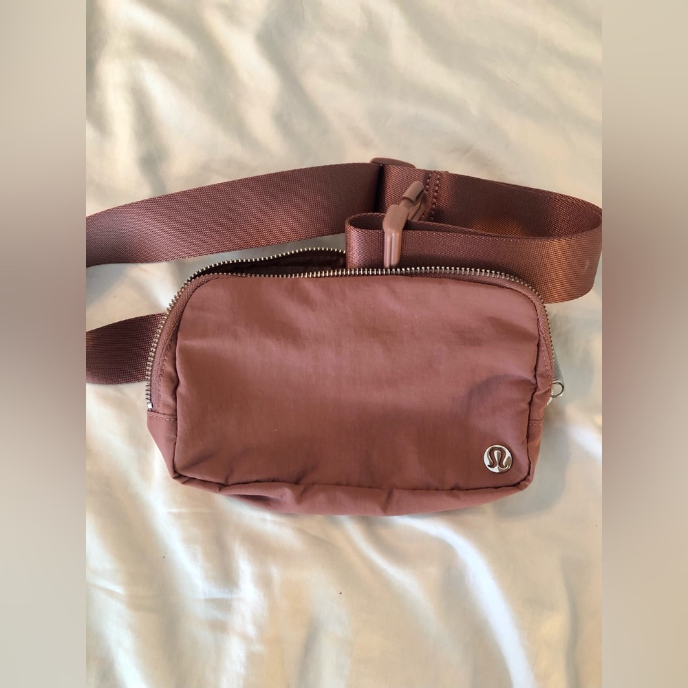 lululemon Everywhere Belt Bag
